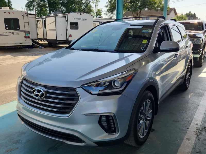 2017 Hyundai Santa Fe SE FWD's photo
