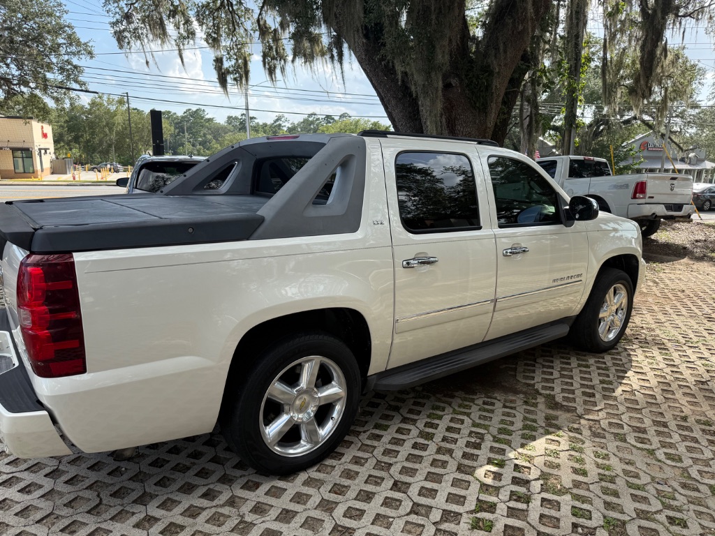 2010 Chevrolet Avalanche LTZ - Photo 10