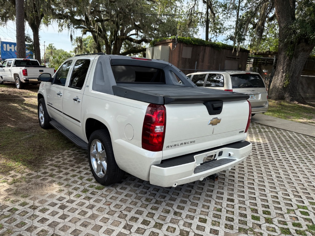 2010 Chevrolet Avalanche LTZ - Photo 12