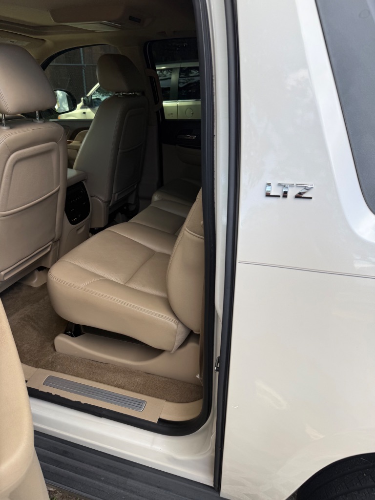 2010 Chevrolet Avalanche LTZ - Photo 9