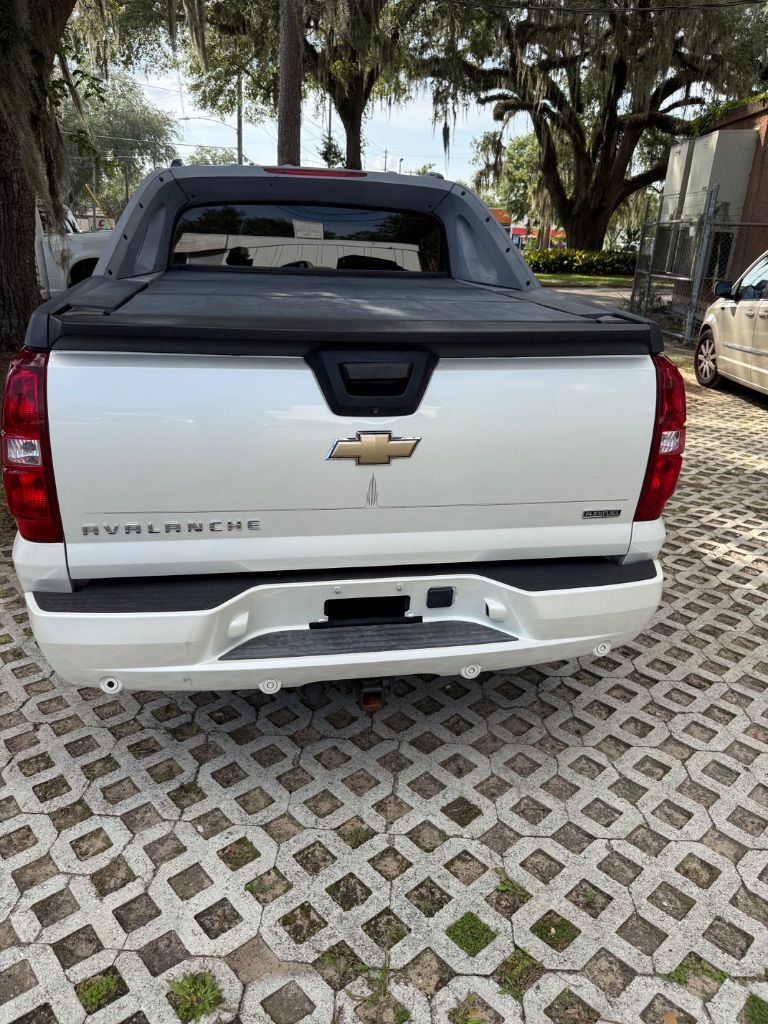 2010 Chevrolet Avalanche LTZ - Photo 11