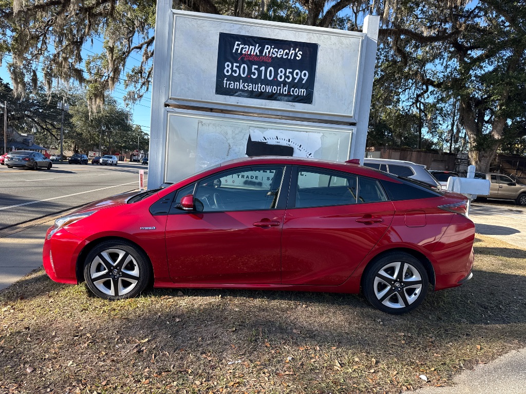 2017 Toyota Prius Three's photo