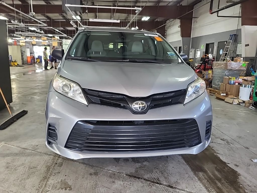 2018 Toyota Sienna L V6 7-Passenger's photo