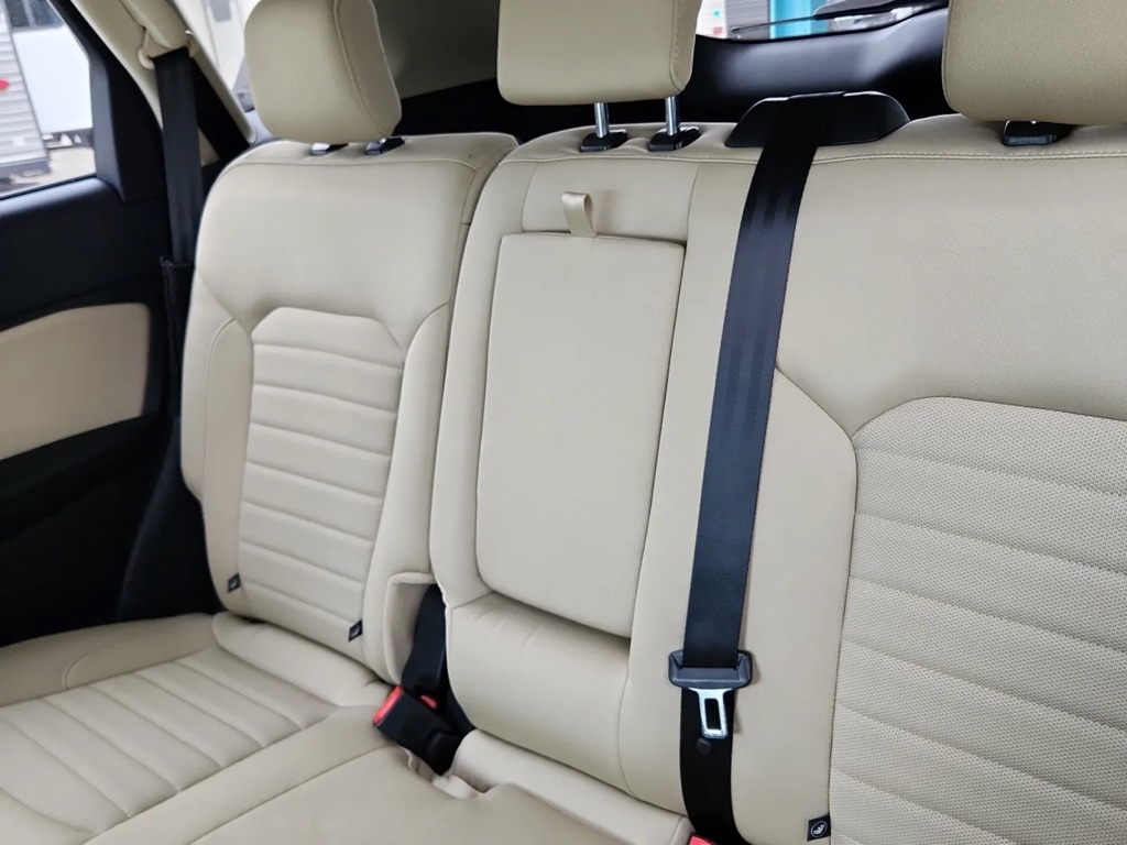 2017 Ford Edge SE - Photo 6
